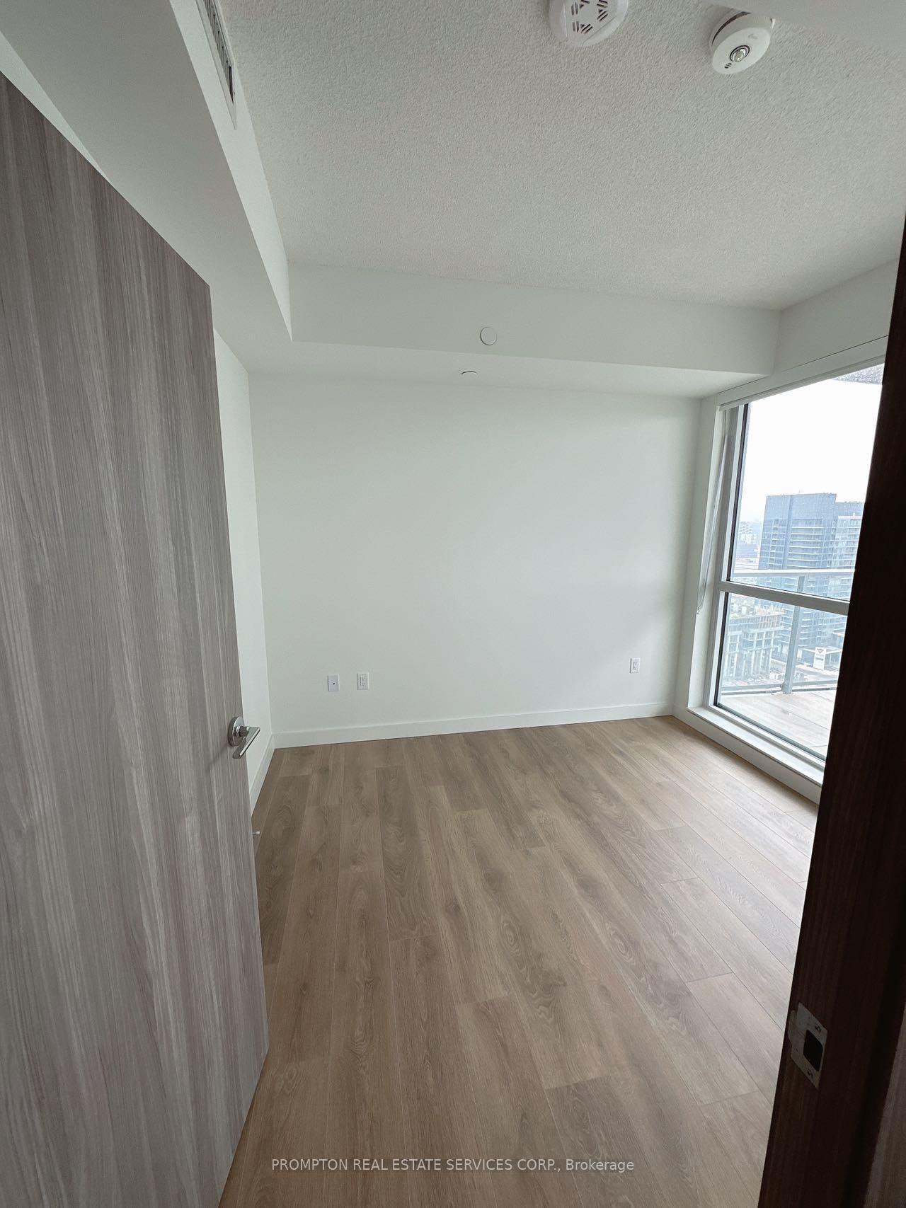 25 McMahon Drive, Unit 1115 - Photo 8