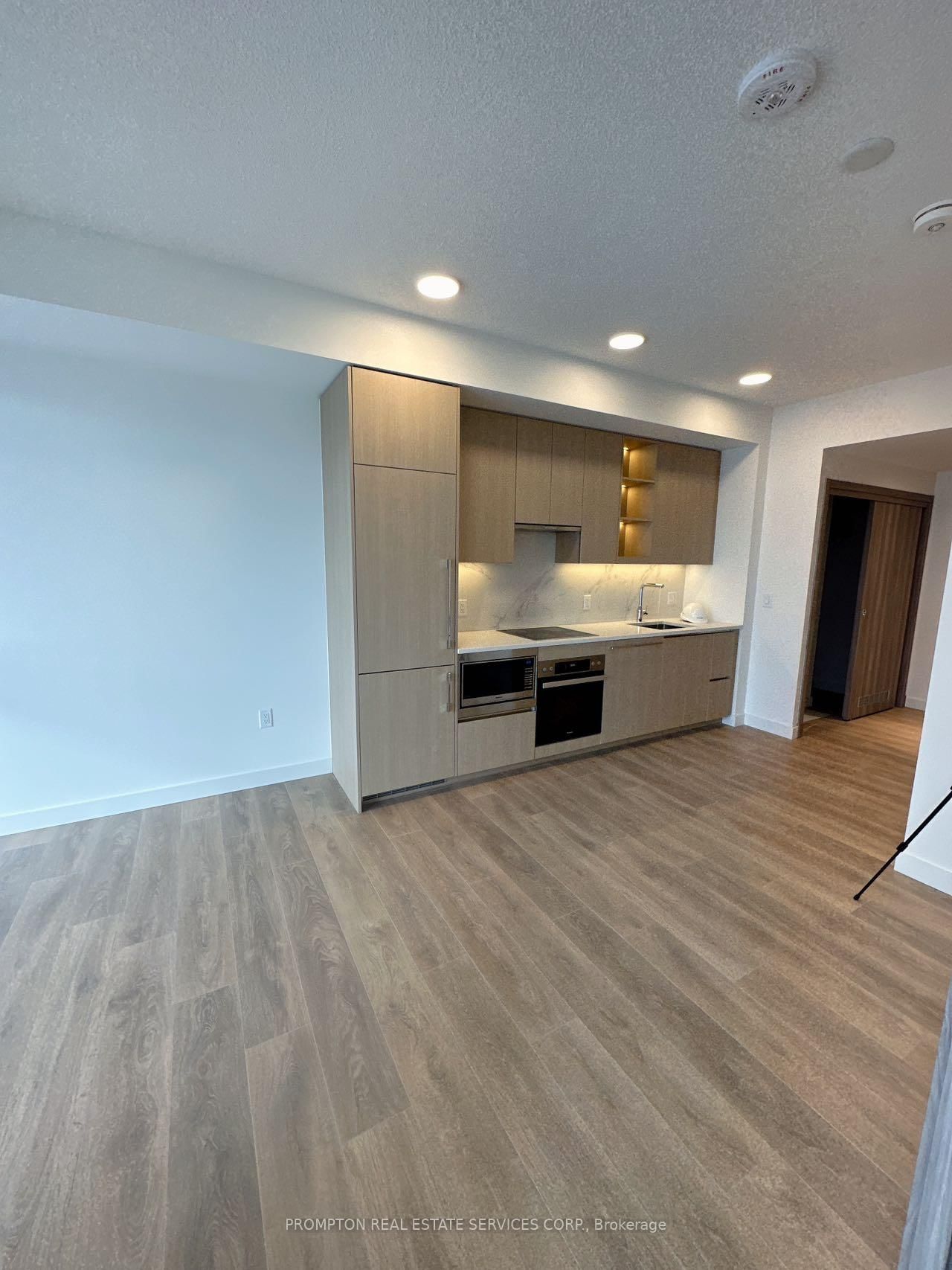 25 McMahon Drive, Unit 1115 - Photo 9