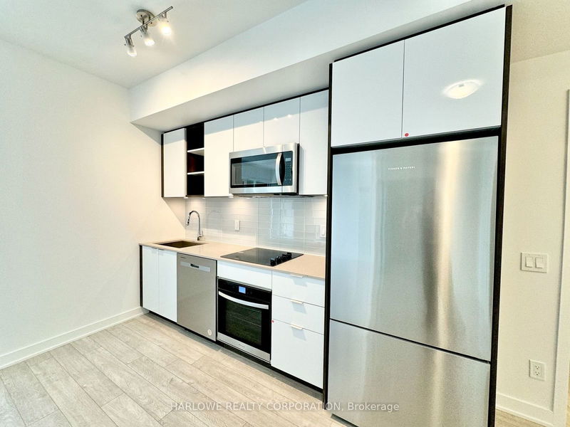 home for lease on 315-543 Richmond Street W