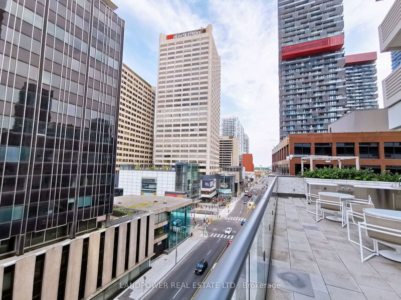 home for lease on 803-2221 Yonge Street