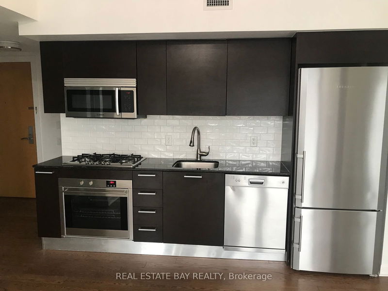 home for lease on 1510-375 King Street W