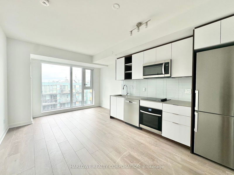 home for lease on 1004-543 Richmond Street W