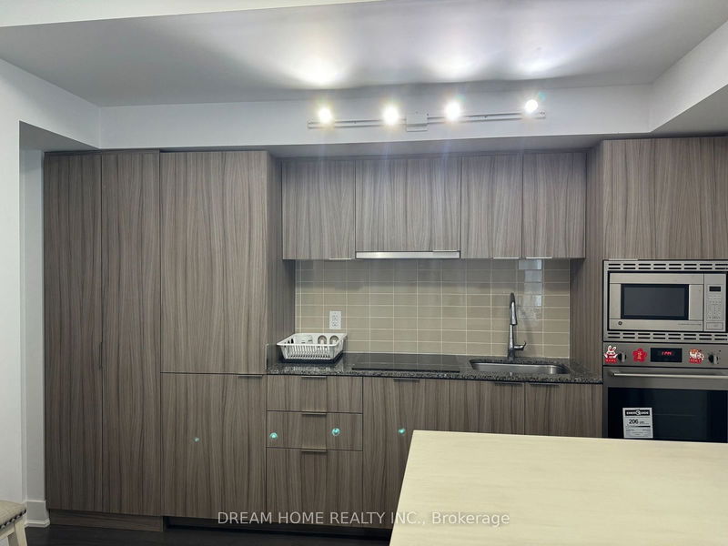 home for lease on 710-955 Bay Street