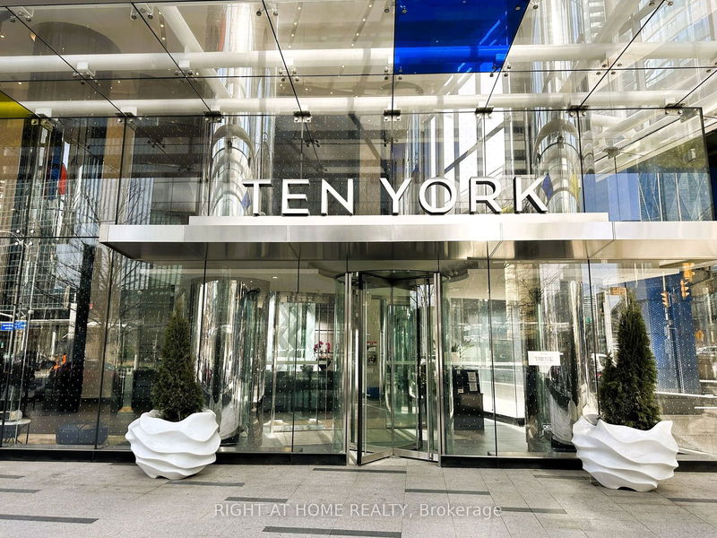 home for lease on 6205-10 York Street