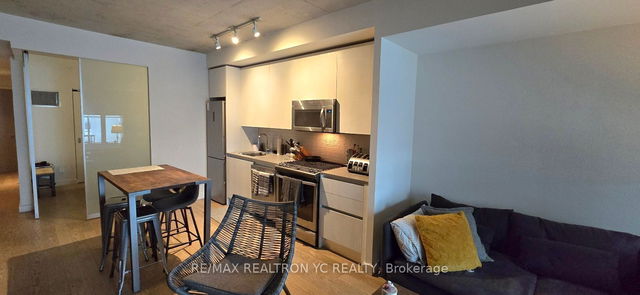 321 - 111 Bathurst Street
