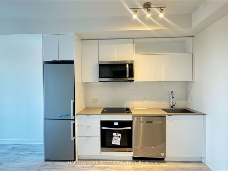 home for lease on 806 E-70 Princess Street
