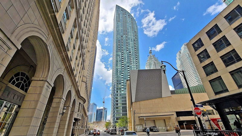  907 - 8 The Esplanade St  Toronto, M5E 0A6 | Image 3