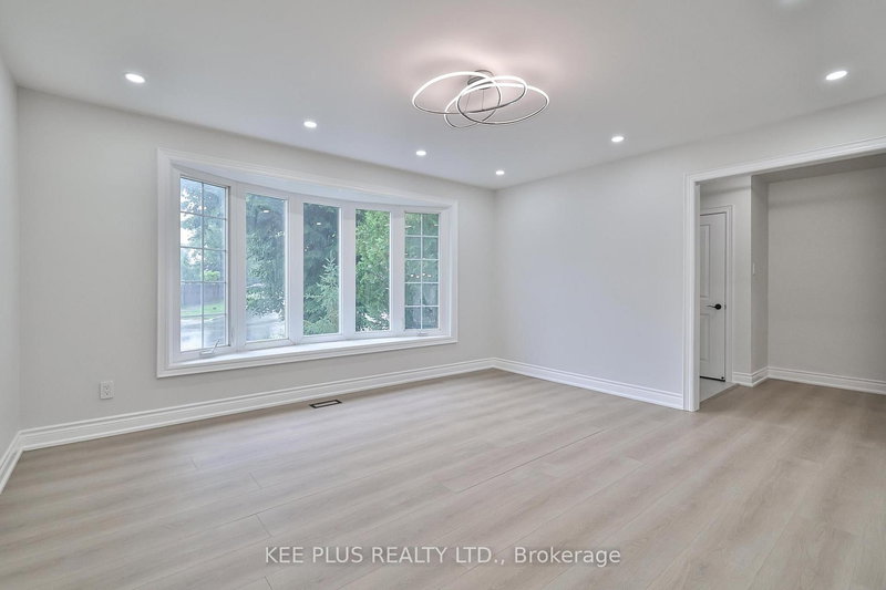 23 Reiber Cres, Toronto, M2H 1C3 | Image 2