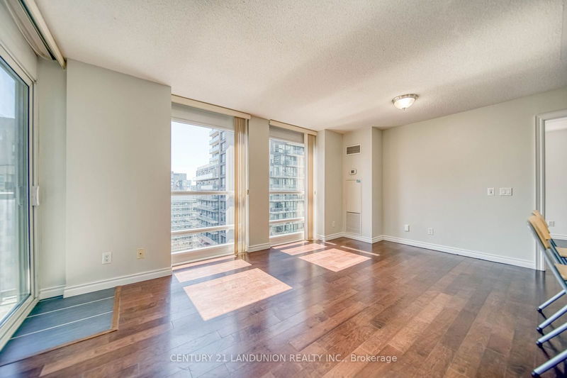  2809 - 763 Bay St  Toronto, M5G 2R3 | Image 13