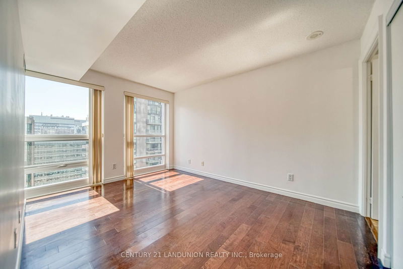  2809 - 763 Bay St  Toronto, M5G 2R3 | Image 2