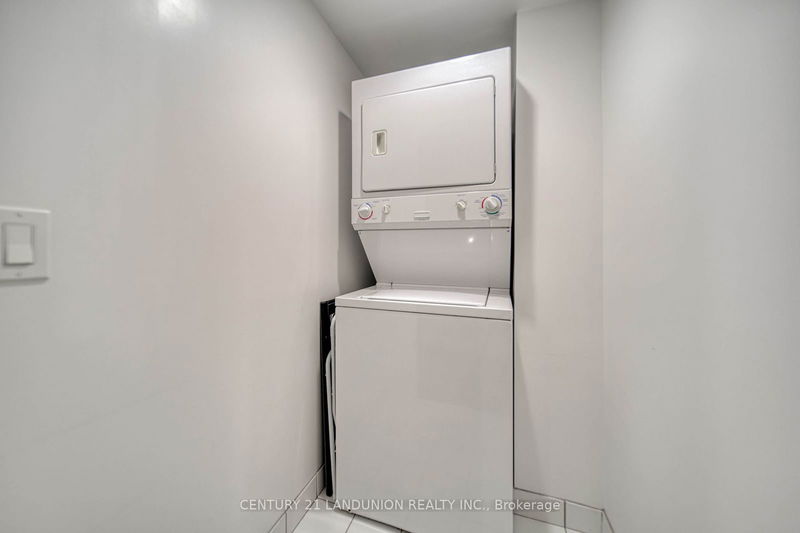  2809 - 763 Bay St  Toronto, M5G 2R3 | Image 22