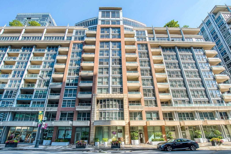 home for lease on 820-270 Wellington Street W