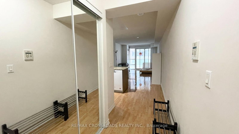 806 - 761 Bay St, Toronto, M5G 2R2 | Image 3