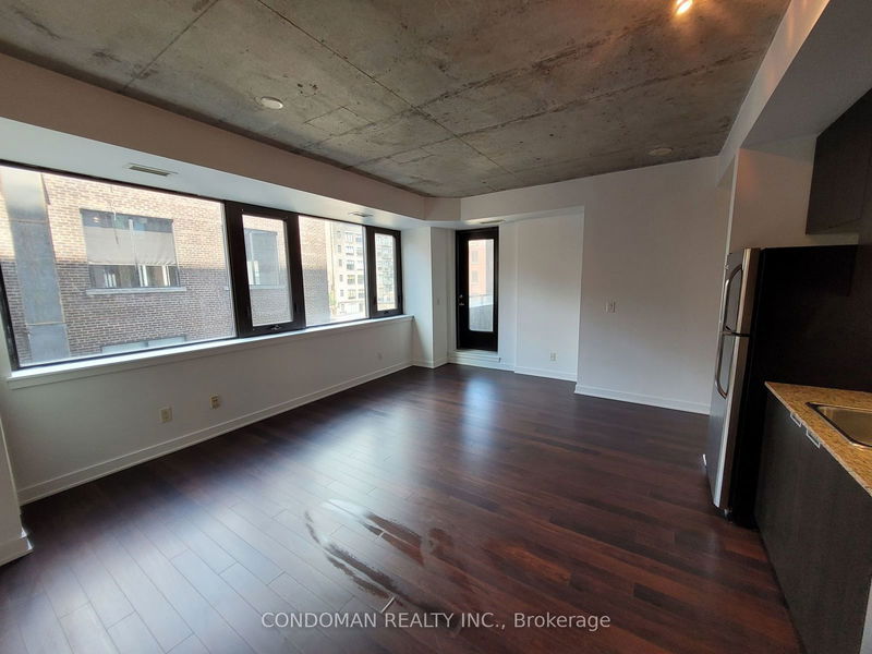 home for lease on 402-400 Wellington Street W