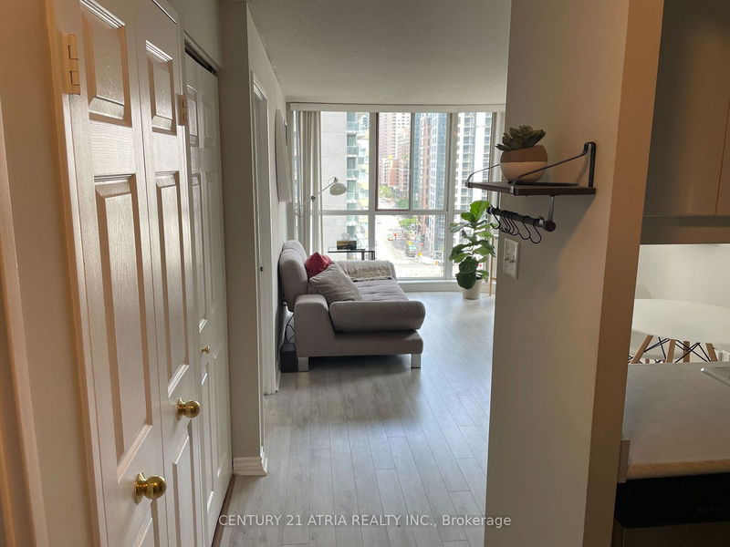  1112 - 736 Bay St  Toronto, M5G 2M4 | Image 12