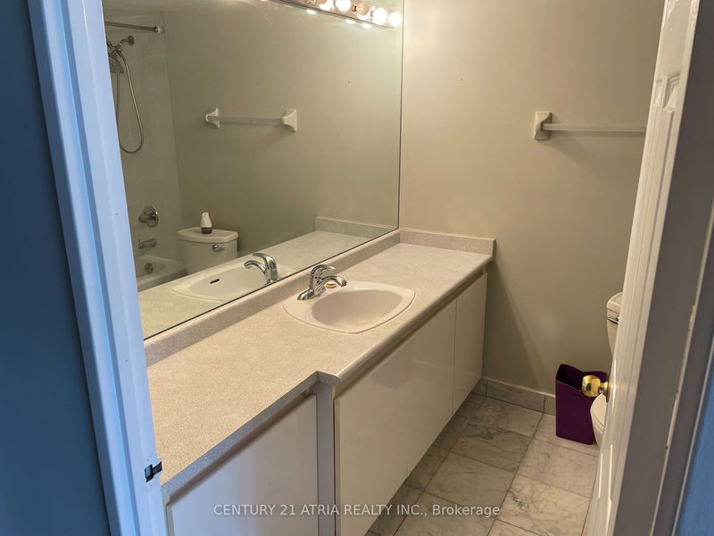  1112 - 736 Bay St  Toronto, M5G 2M4 | Image 5