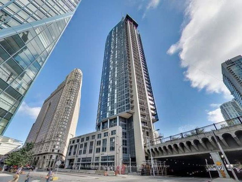 home for lease on 2405-1 The Esplanade