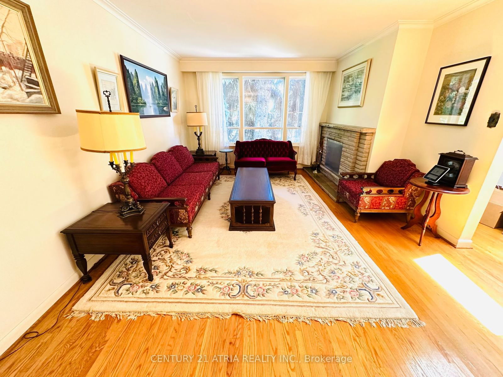 Listing Image 4