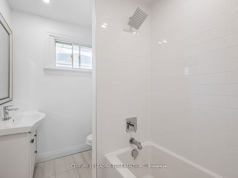 39 TREADGOLD Cres  Toronto, M3A 1X1 | Image 15