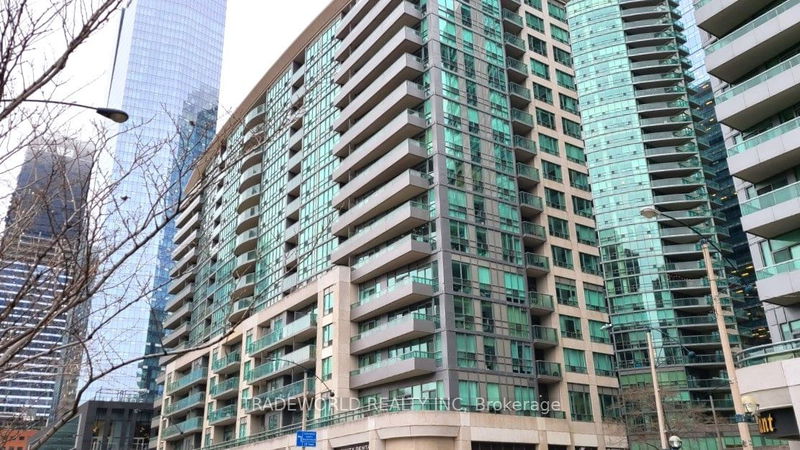 home for lease on 626-51 Lower Simcoe Street