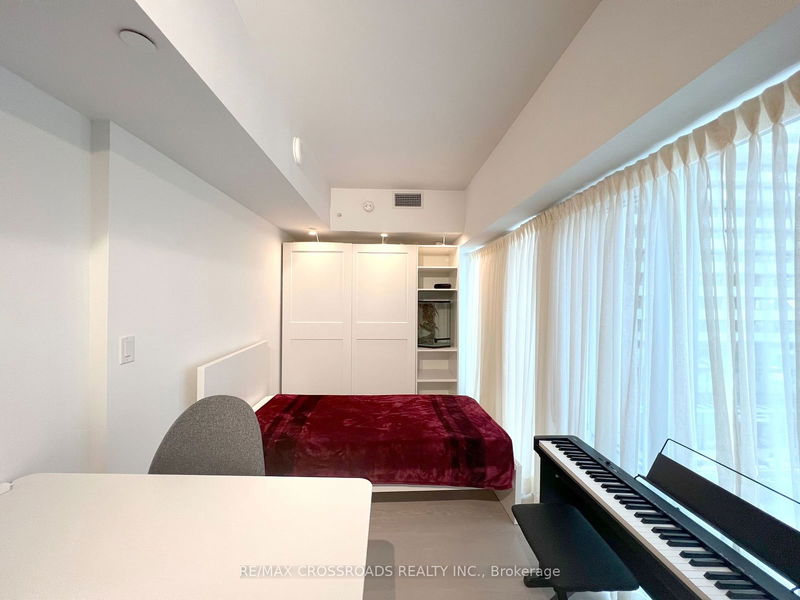home for lease on 626-955 Bay Street