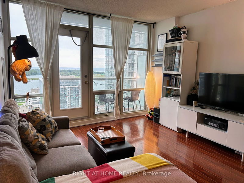 home for lease on 2510-10 Navy Wharf Court