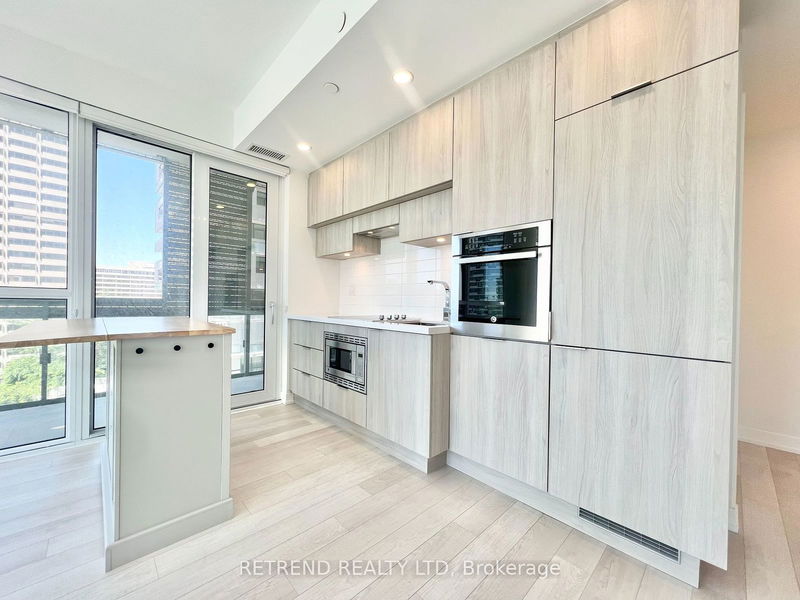 home for lease on 1405-39 Roehampton Avenue
