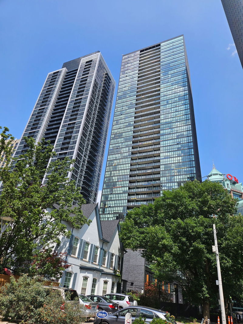 home for lease on 808-110 Charles Street E