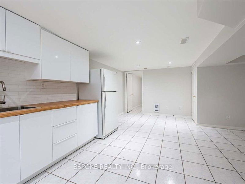 home for lease on lower-641 Ossington Avenue