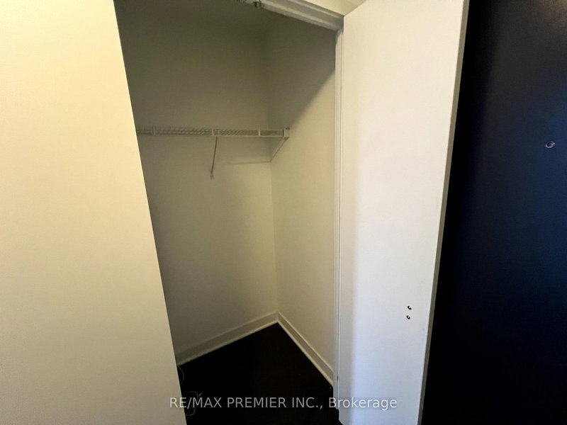 1503 - 290 Adelaide St W, Toronto, M5V 1P6 | Image 3