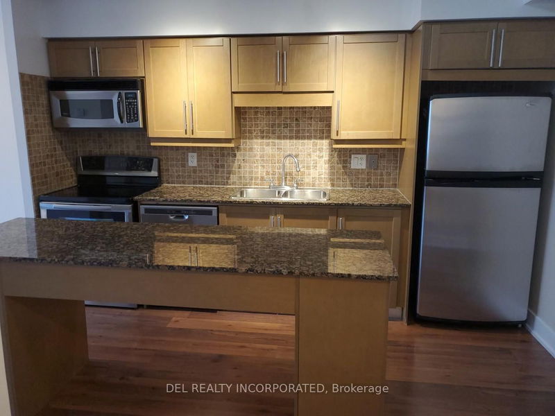 home for lease on 1811-20 Blue Jays Way