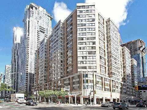 home for lease on 1016-711 Bay Street