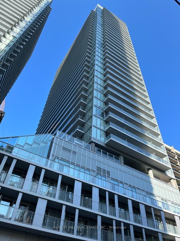 home for lease on 2907-195 Redpath Avenue