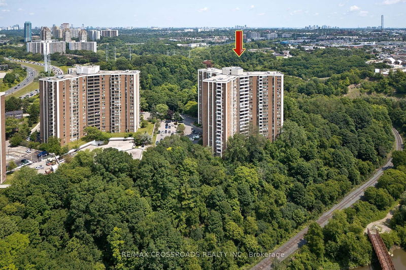 home for sale on 1702-60 Pavane Linkway