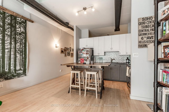 303 - 766 King Street W