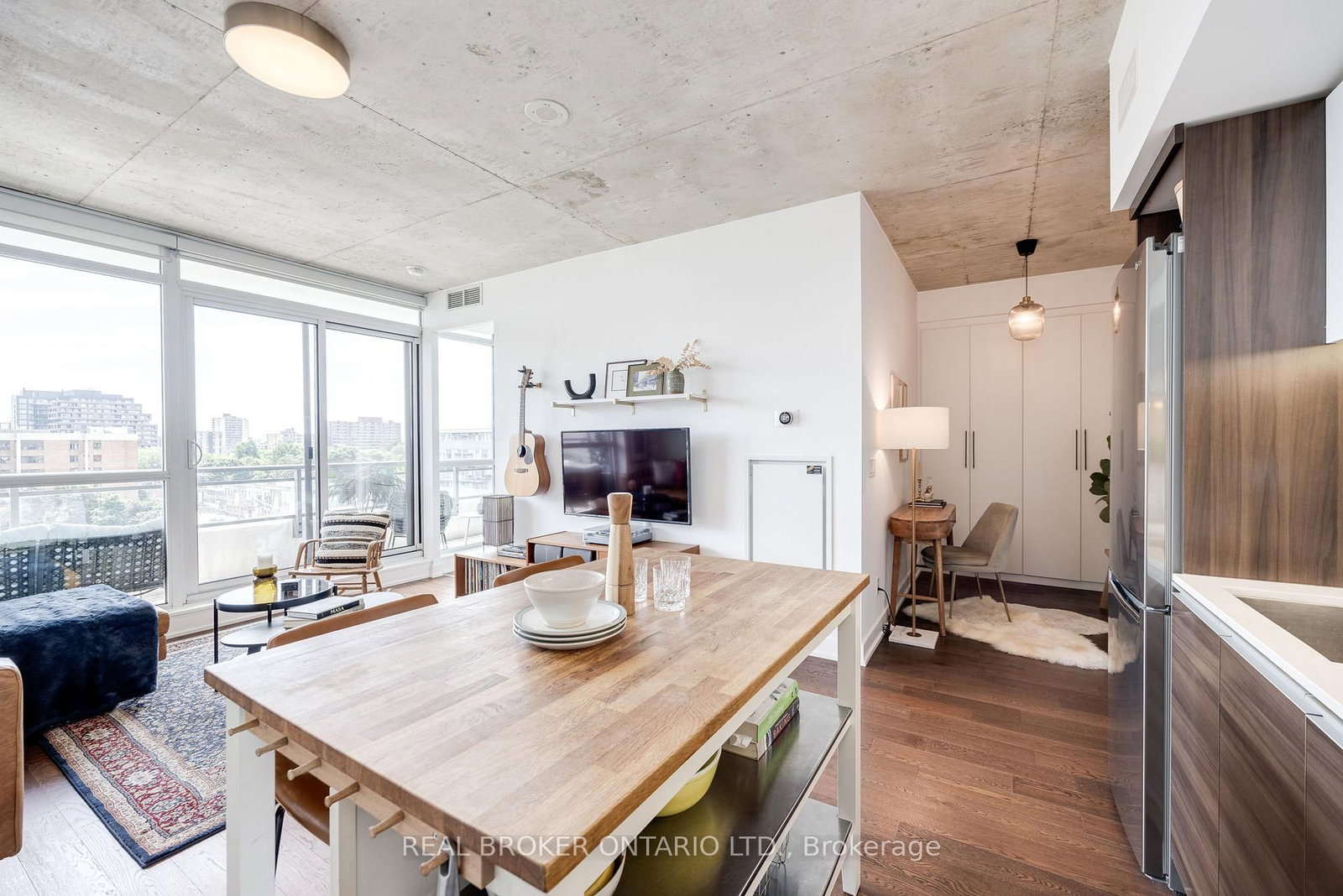 Listing Image 5