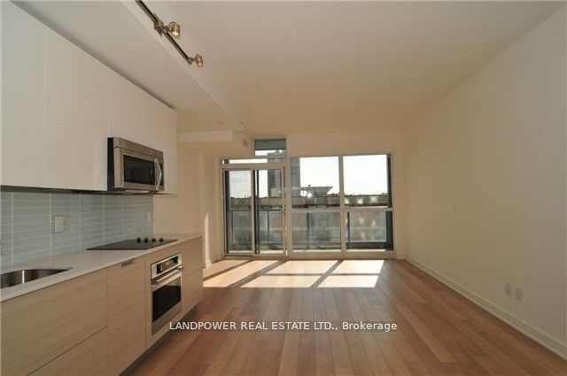 home for lease on 905-210 Simcoe Street