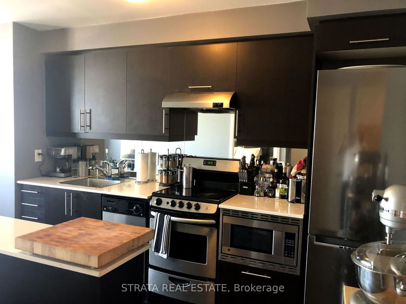 home for lease on Ph08-320 Richmond Street E