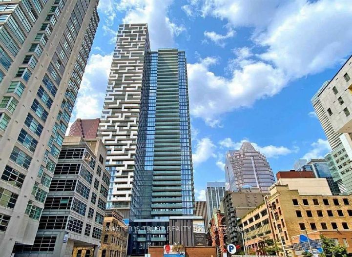 home for lease on 609-25 Richmond Street E