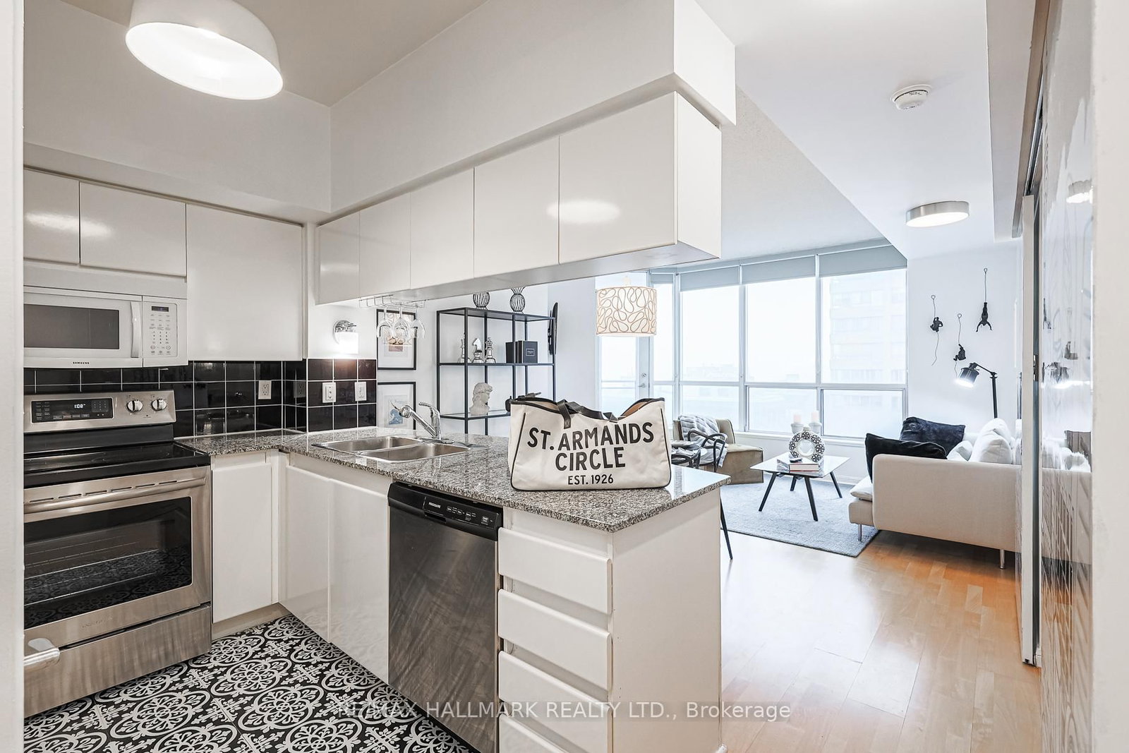 Listing Image 7