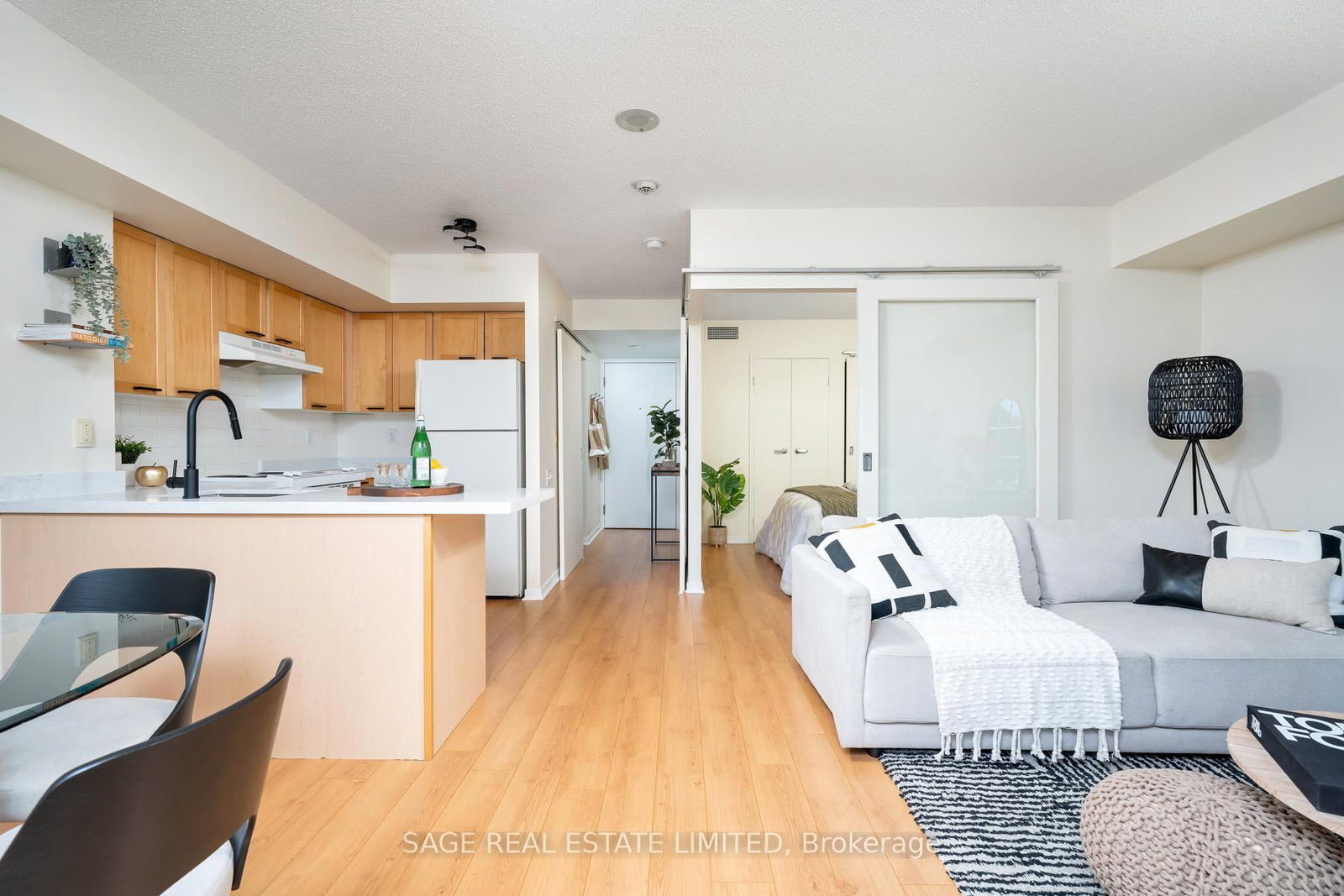 Listing Image 19