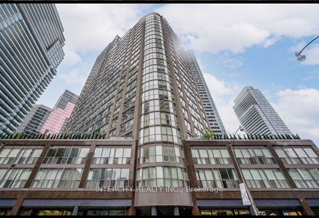 home for lease on PH2-24 Wellesley Street W