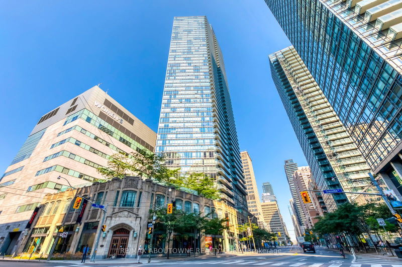 home for lease on 1206-832 Bay Street