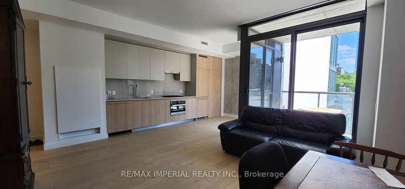 home for lease on 304-81 Wellesley Street E