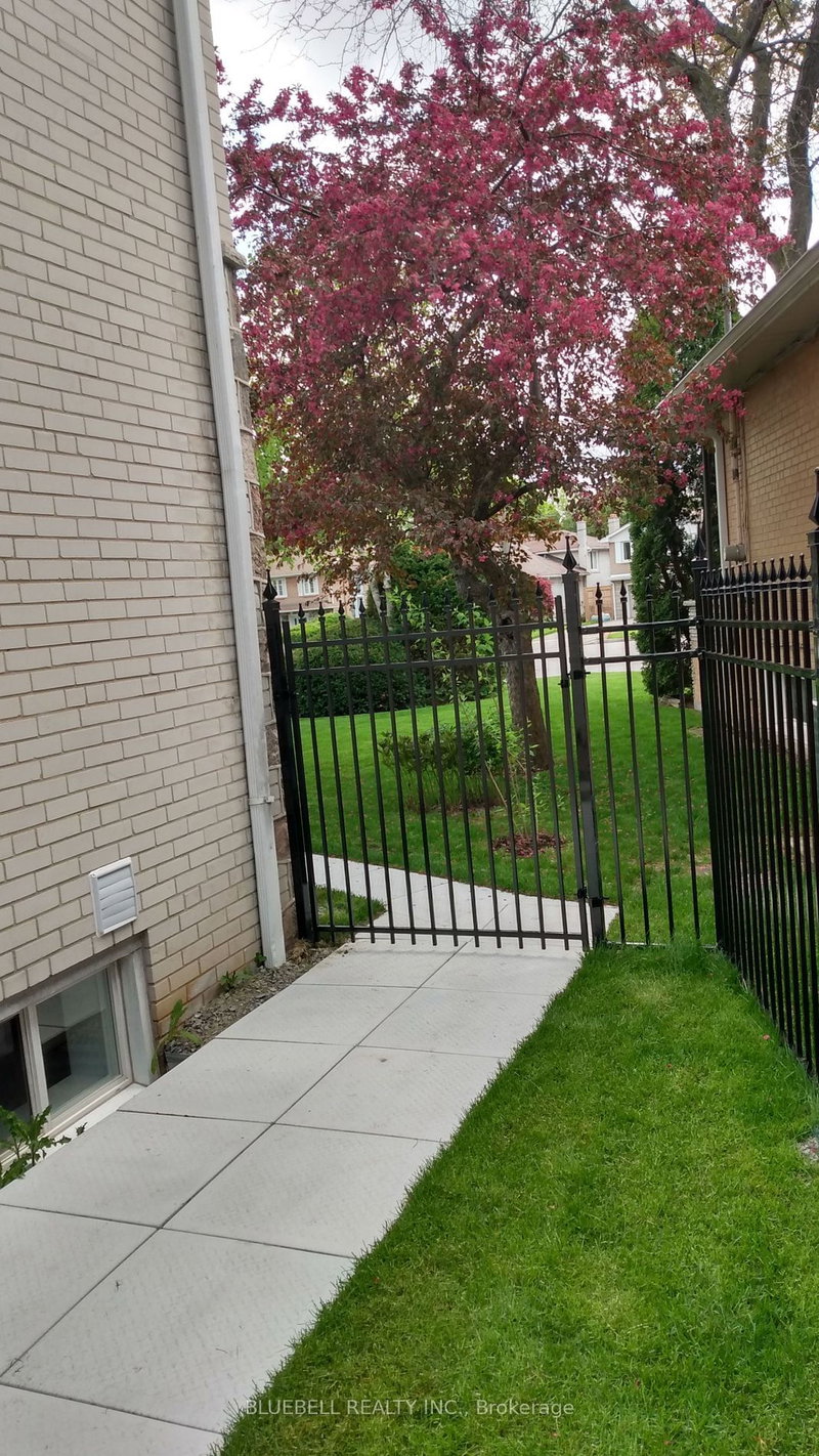 6 Feldbar Crt, Toronto, M2N 4P8 | Image 3