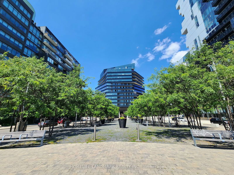 home for lease on 1007-21 Lawren Harris Square