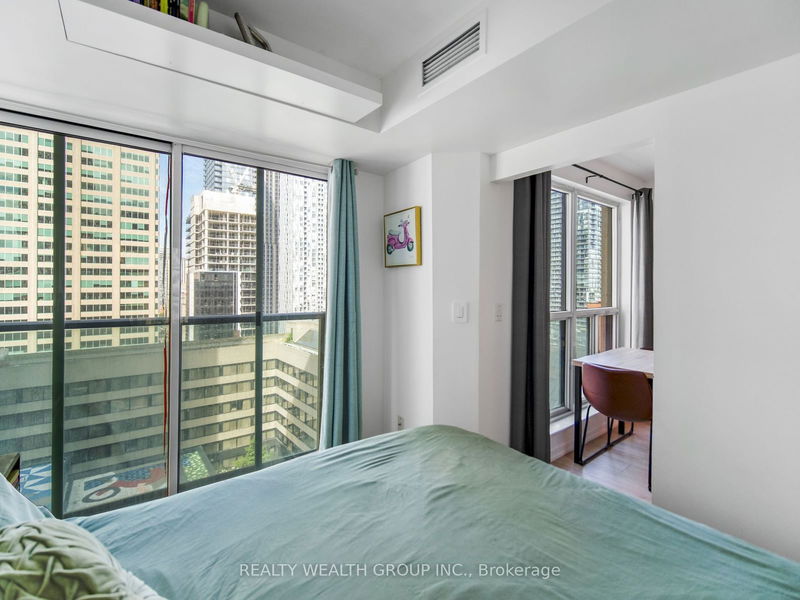  2113 - 8 Park Rd  Toronto, M4W 3S5 | Image 19