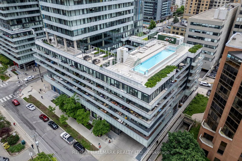 home for sale on 525-161 Roehampton Avenue