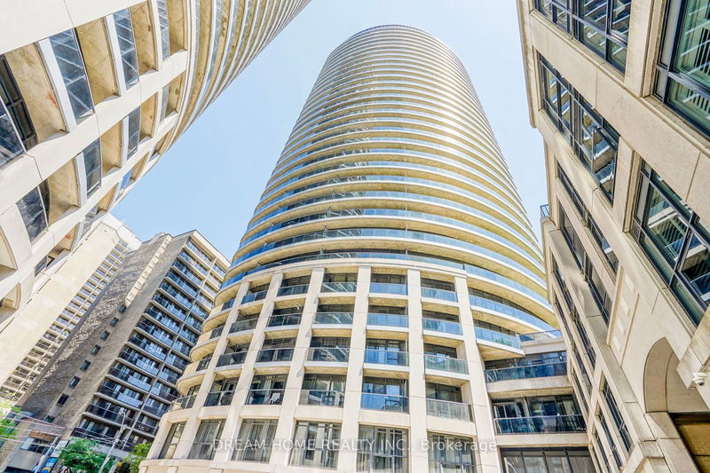 home for lease on 3302-25 Carlton Street