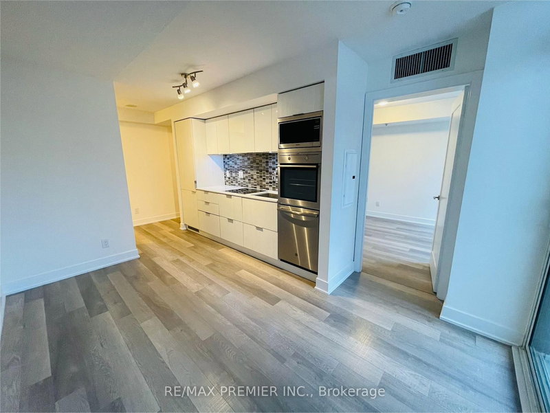 708 - 318 Richmond St W, Toronto, M5V 1X2 | Image 2